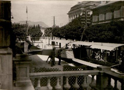 Abgeschossenes Flugzeug (Caproni-Kampfapparat am 6.Juni bei Dellach im Gailtale herabgeschossen. (7-6.1917.) (BildID 15798978)