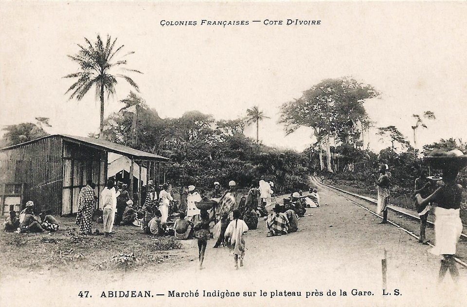 Abidjan-Marché indigène sur le plateau près de la gare