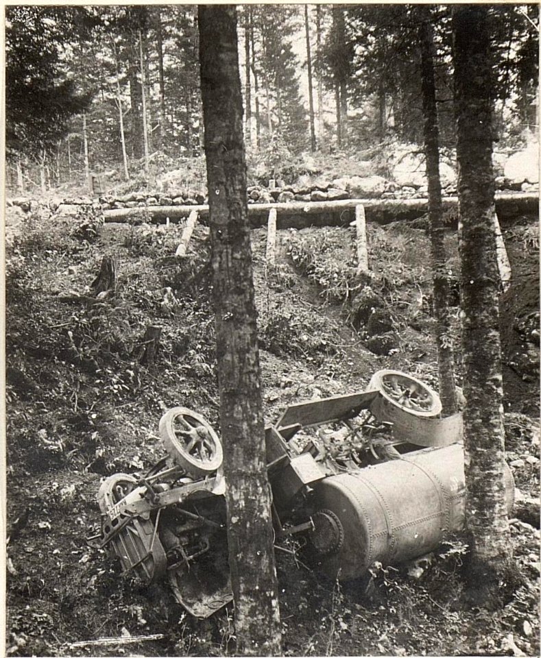 Abgestürztes Wasserauto bei Strasse Lokve - Haidenschaft.16.9.17. (BildID 15599800)