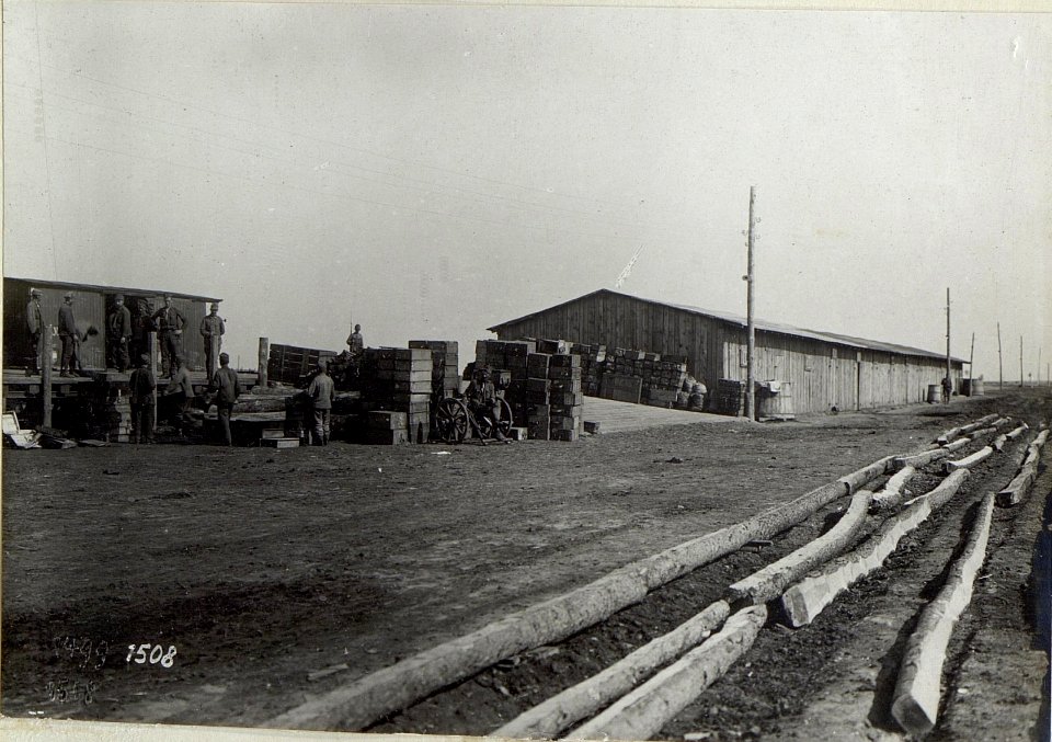 Abildung von Infrastruktureinrichtungen, Betrieben und Fabriken am russischen Kriegsschauplatz (BildID 15687757)