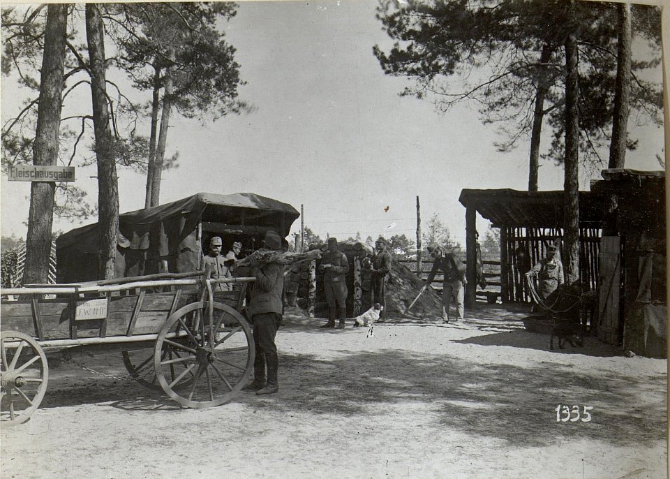 Abildung von Infrastruktureinrichtungen, Fabriken und Versorgungseinheiten am russischen Kriegsschauplatz (BildID 15686227)