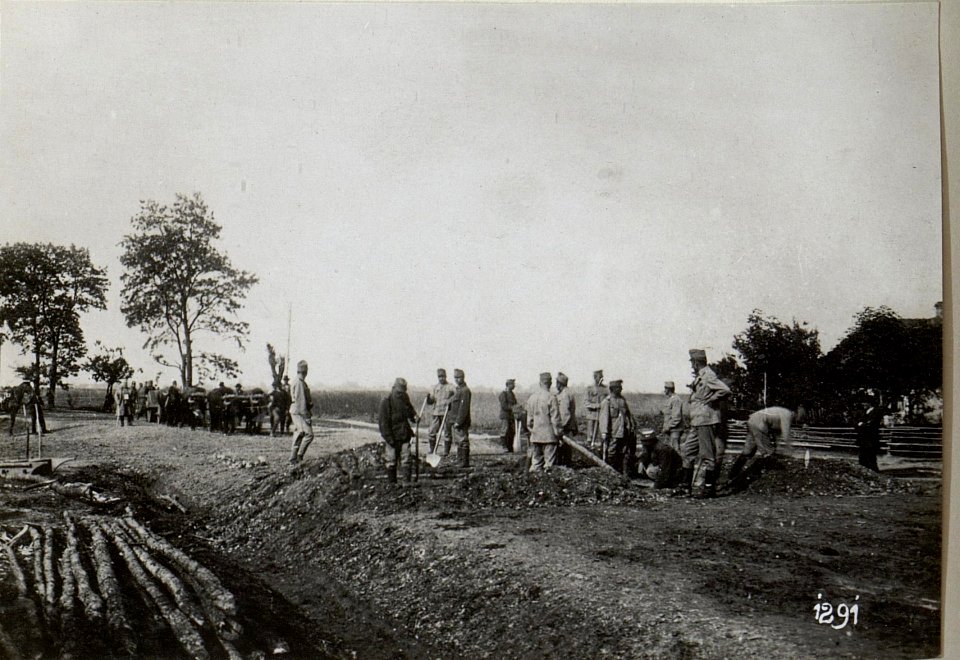 Abildung von Infrastruktureinrichtungen, Fabriken und Versorgungseinheiten am russischen Kriegsschauplatz (BildID 15685935)
