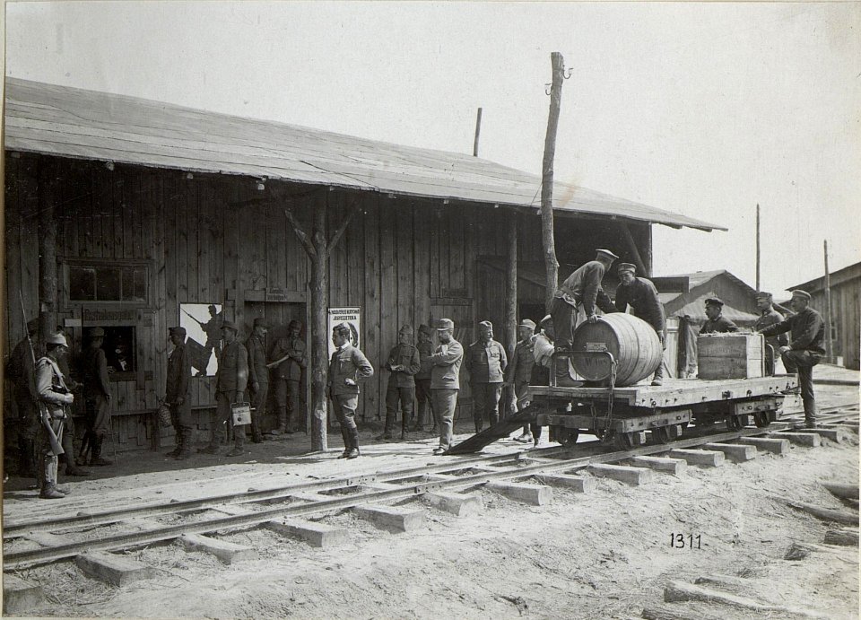 Abildung von Infrastruktureinrichtungen, Fabriken und Versorgungseinheiten am russischen Kriegsschauplatz (BildID 15686075)