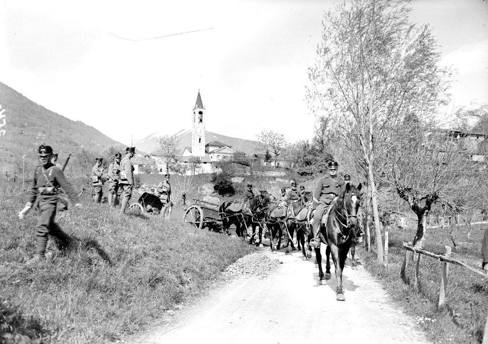Abmarsch der Haubitzen Batterie nach der Uebung - CH-BAR - 3239554