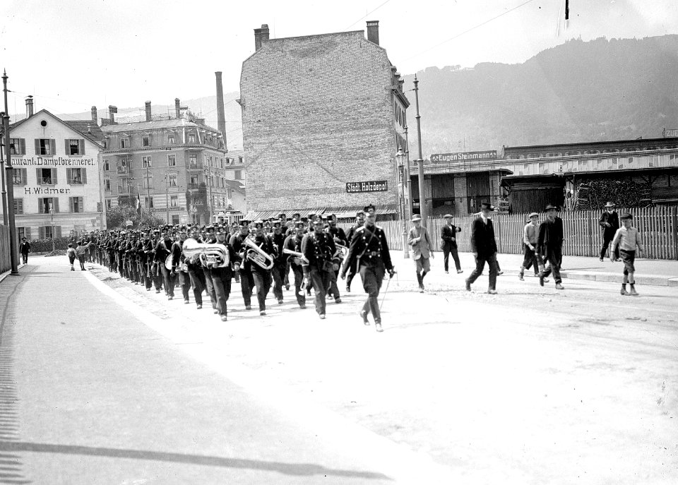 Abmarschierende Infanterie - CH-BAR - 3236416