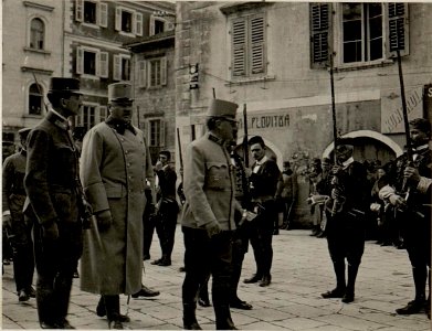 Abnehmen der Parade durch Sr.Exz. Gen.Obst. von KÖVESS. Der Verein MONARICA in Cattaro veranstaltete am 20. Februar zu Ehren Sr. Exzellenz des Armeekommandanten von KÖVESS eine Festparade in ihrer N (BildID 15532500)