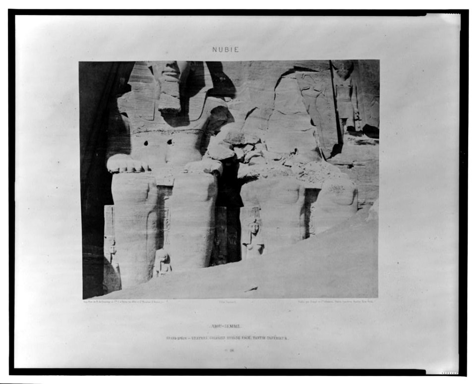 Abou-Sembil - grand spéos - statues colossales vues de face partie inférieure - FT (monogram) Félix Teynard. LCCN2001695702