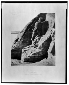 Abou-Sembil - grand spéos - statues colossales vues de profil - FT (monogram) Félix Teynard. LCCN2001695700