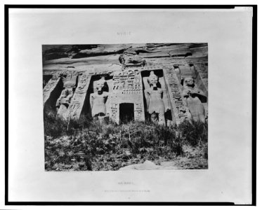 Abou-Sembil - petit spéos - partie centrale de la façade - FT (monogram) Félix Teynard. LCCN2001695396