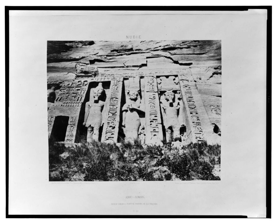 Abou-Sembil - petit spéos - partie droite de la façade - FT (monogram) Félix Teynard. LCCN2001695397