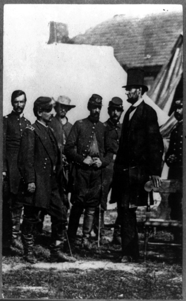 Abraham Lincoln on battlefield at Antietam, Maryland, cropped version that highlights McLellan and Lincoln LCCN98504543