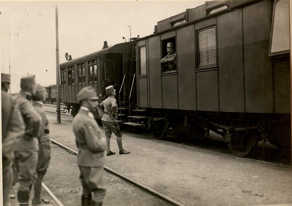 Abreise Sr. Exzl. Genobst. ROHR von Villach am 17.VI.1916. (BildID 15476196)