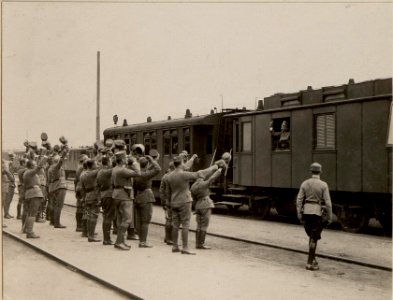 Abreise Sr. Exzl. Genobst. ROHR von Villach am 17.VI.1916. (BildID 15476217)