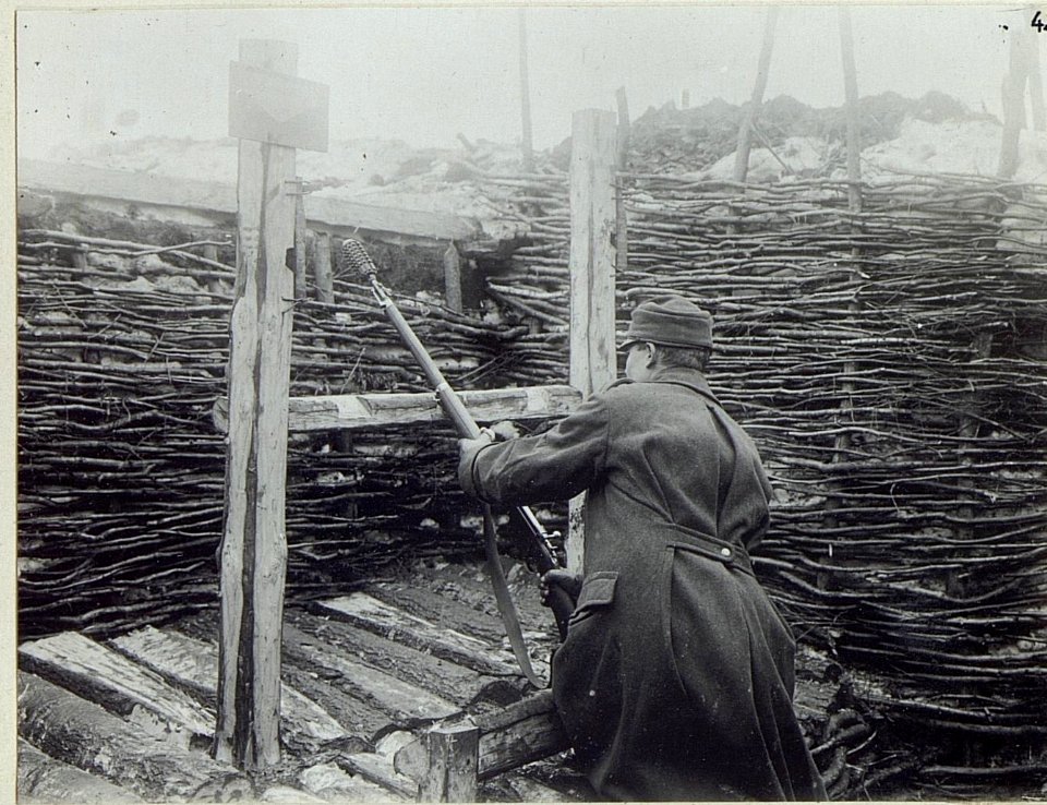 Abschiessen einer Gewehr-Granate. (BildID 15721144)