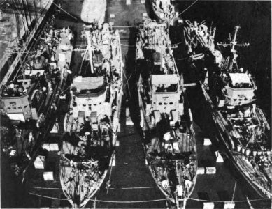 ABSD-3 repairing small ship at the same time