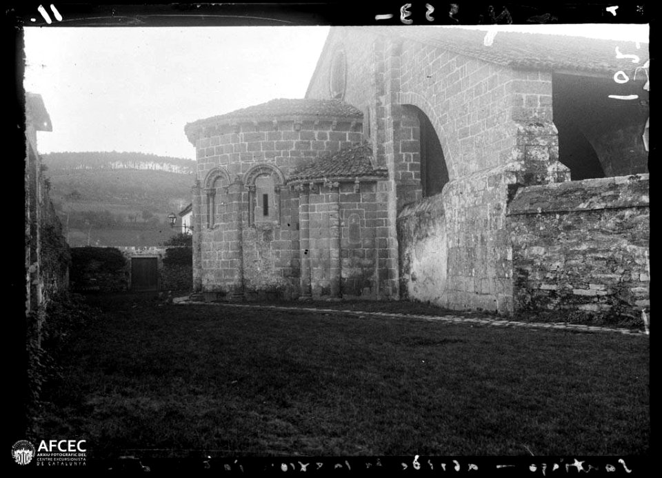 Absis d'una església romànica de Santiago