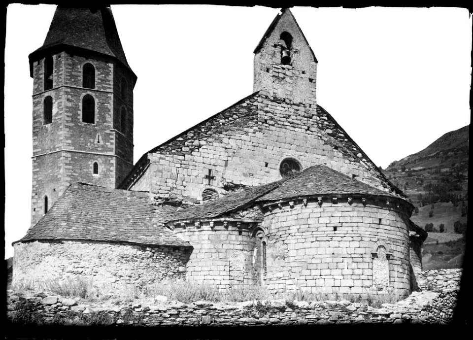 Absis de l'església romànica de Sant Andreu de Salardú
