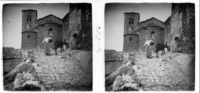 Absis i campanar de l'església de l ' Abella de la Conca