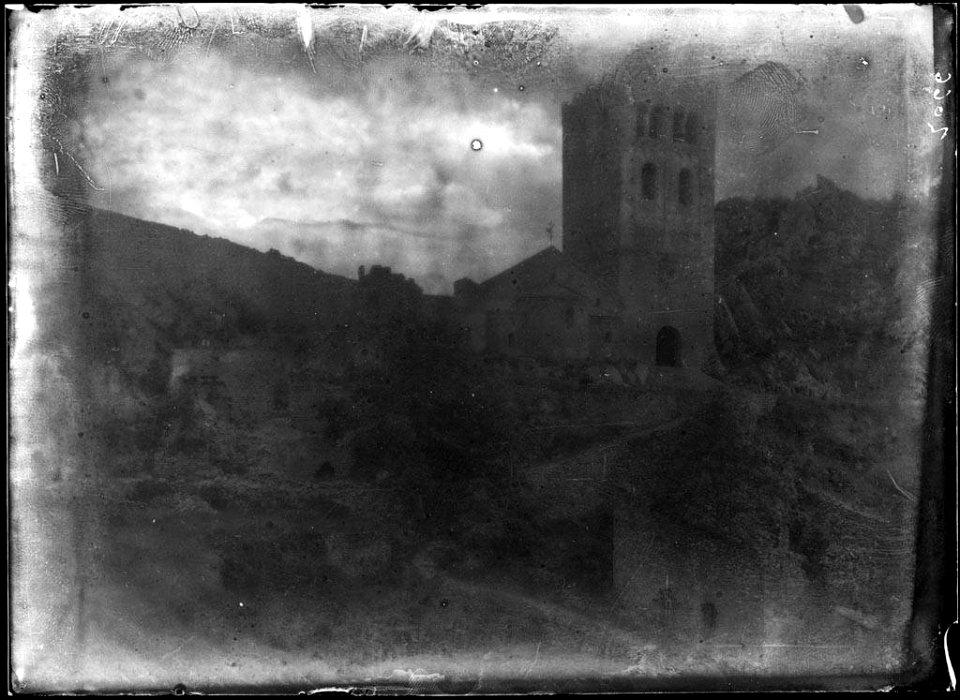 Absis i campanar del Monestir de Sant Martí del Canigó