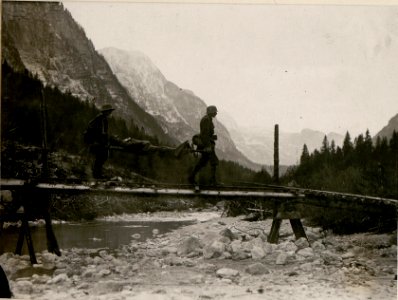 Abtransport der Verwundeten im Seebachtal.(J.R.7.) (BildID 15506681)