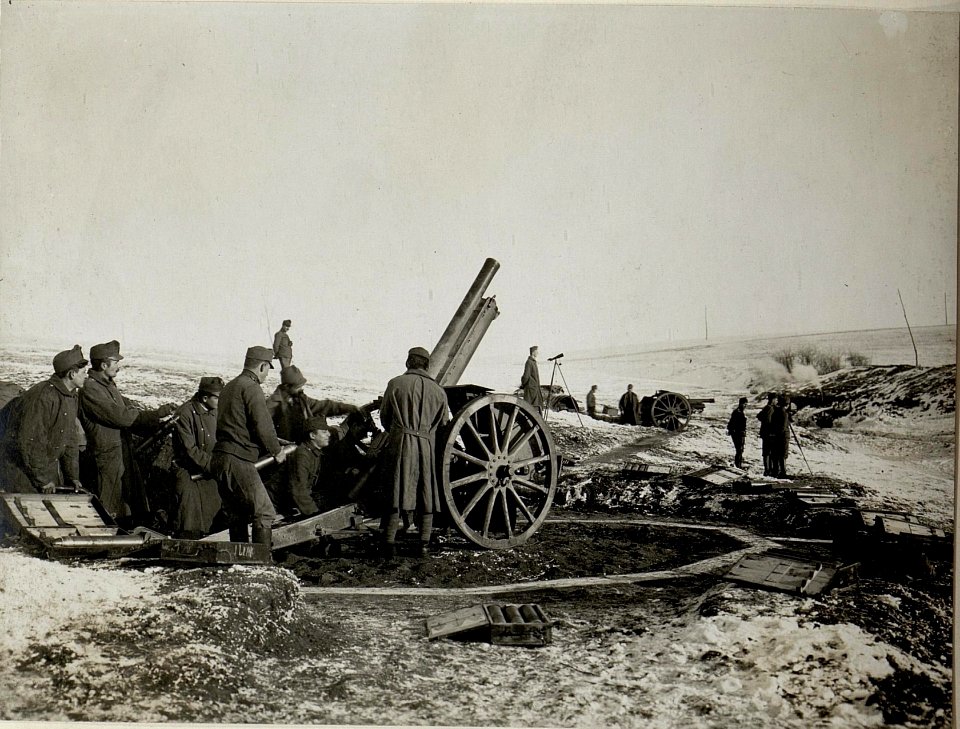 Abwehrbatterie12 in Feuerstellung, nordöstlich Meierhof Hodow,11.1.1917 (BildID 15543346)