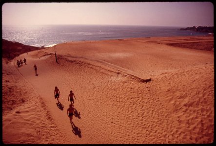 Access-to-niguel-beach-park-along-the-coast-in-orange-county-is-through-an-area-that-was-scheduled-for-development-may-1975 7158560260 o
