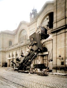 Accident du Granville-Paris à Montparnasse. 22 octobre 1895-colorized