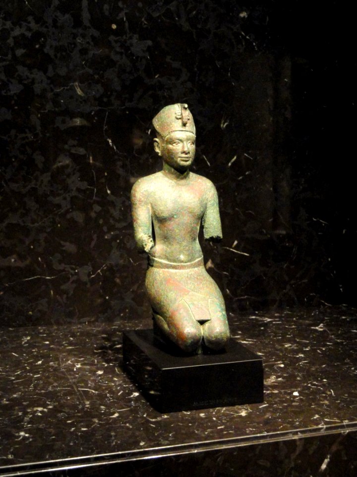 Achoris or Nectanebo I statuette, Egype, Late Period, 29th to 30th Dynasty, 393-362 BCE - Nelson-Atkins Museum of Art - DSC08142