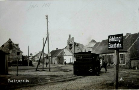 Achtung Eisenbahn - Feldbahnlok in Langemark-Poelkapelle (gelaufen 14. Juli 1917)