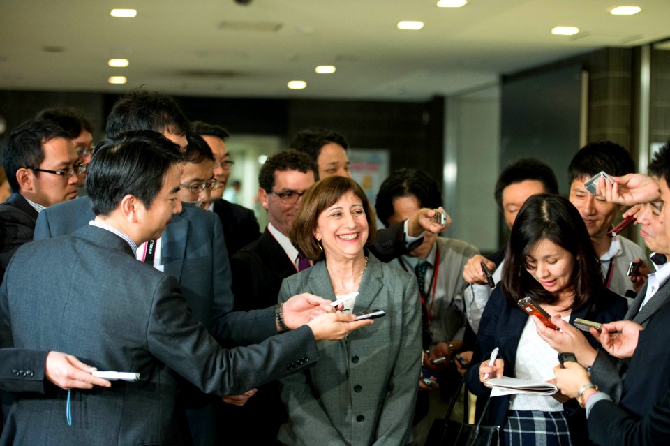 Acting Deputy USTR Cutler Addresses Media in Tokyo - Flickr - East Asia and Pacific Media Hub (1)
