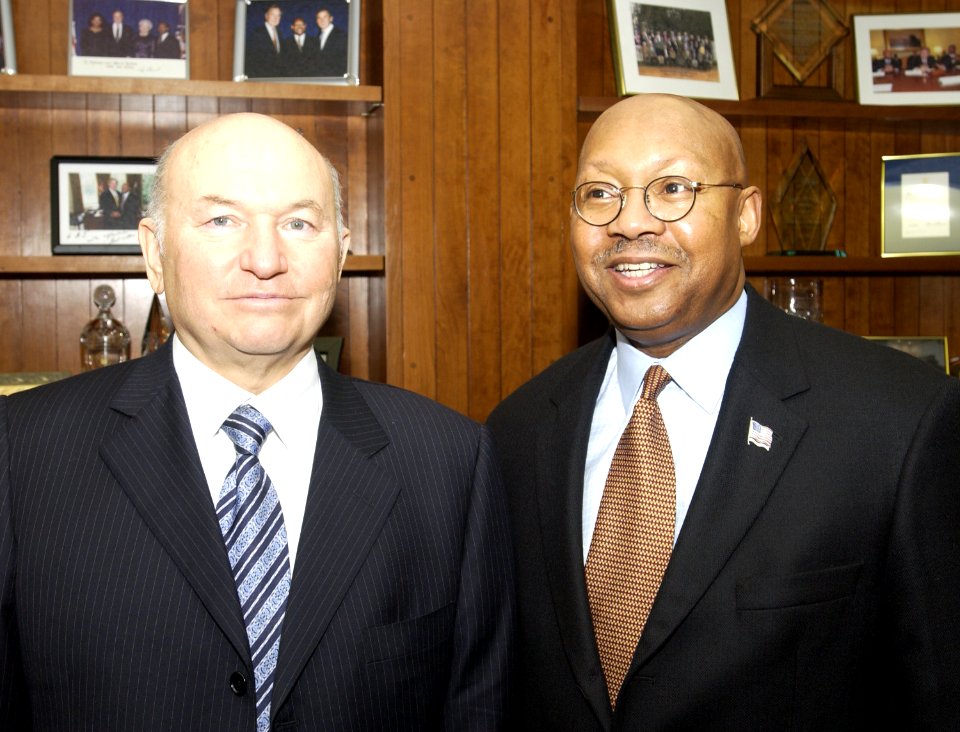 Acting Secretary Alphonso Jackson with Mayor of Moscow, Yuri Mikhailovich Luzhkov