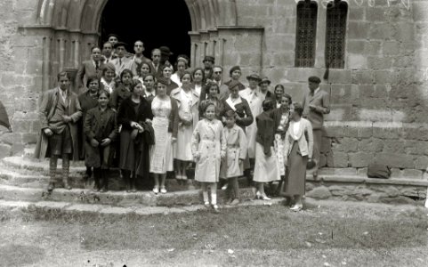 Acto religioso y aurresku junto a la ermita de Santa María la Antigua en Zumarraga (1 de 5) - Fondo Car-Kutxa Fototeka