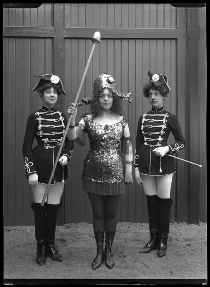 Actors in Hertiginnan av Danviken at Kristallsalongen 1906 - SMV - K014