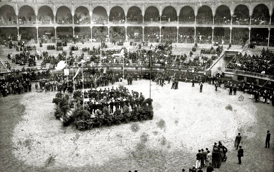 Actuación de bandas municipales en la plaza de toros de 'El Txofre' (1 de 2) - Fondo Car-Kutxa Fototeka