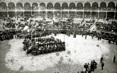 Actuación de bandas municipales en la plaza de toros de 'El Txofre' (1 de 2) - Fondo Car-Kutxa Fototeka