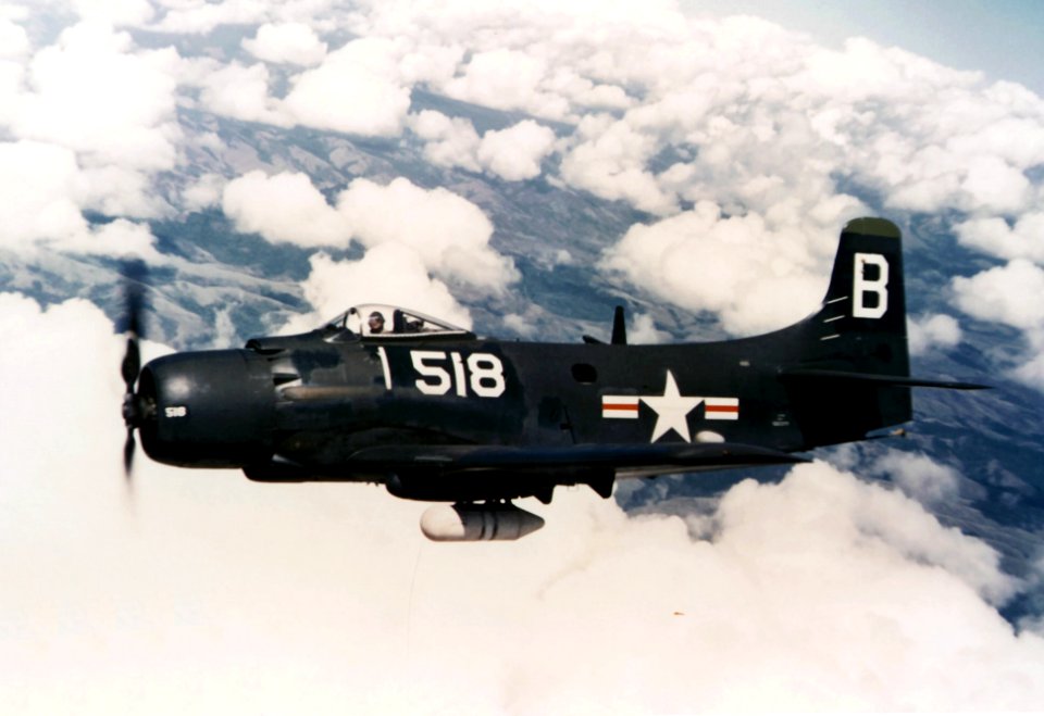 AD-2Q Skyraider VA-195 in flight c1949
