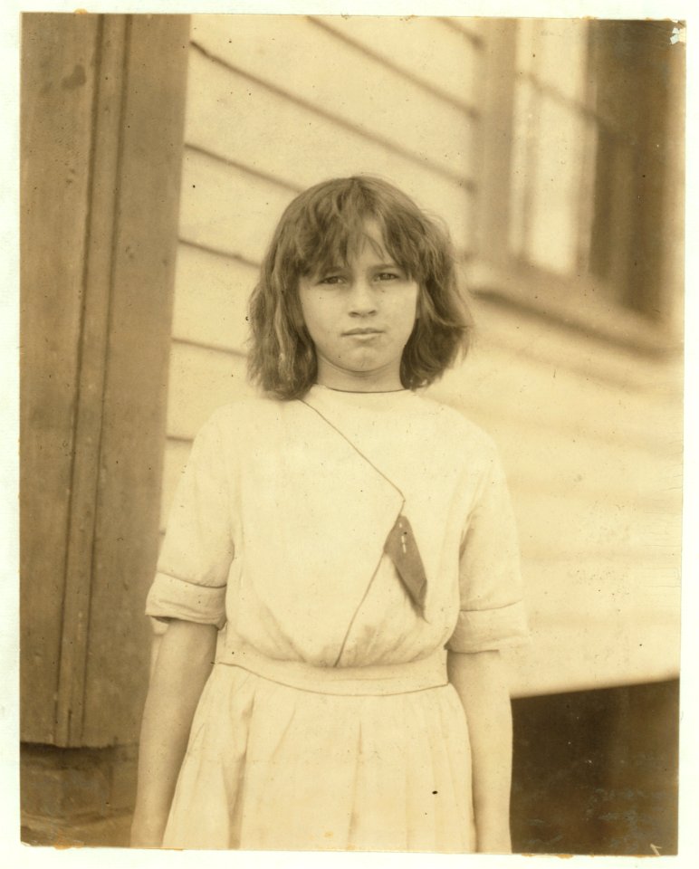 Ada Griffith, a very young spinner in Massachusetts Mills, Lindale, Ga. Runs 4 sides. Apparently under 12. LOC nclc.02786