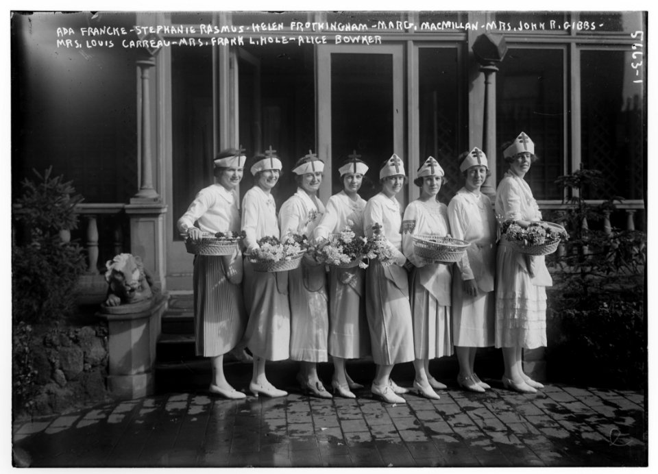 Ada Francke, Stephanie Rasmus, Helen, Frothingham, Marg. MacMillan, Mrs. John R. Gibbs, Mrs. Louis Carreau, Mrs. Frank L. Hole, Alice Bowker (volunteer) LCCN2014713969