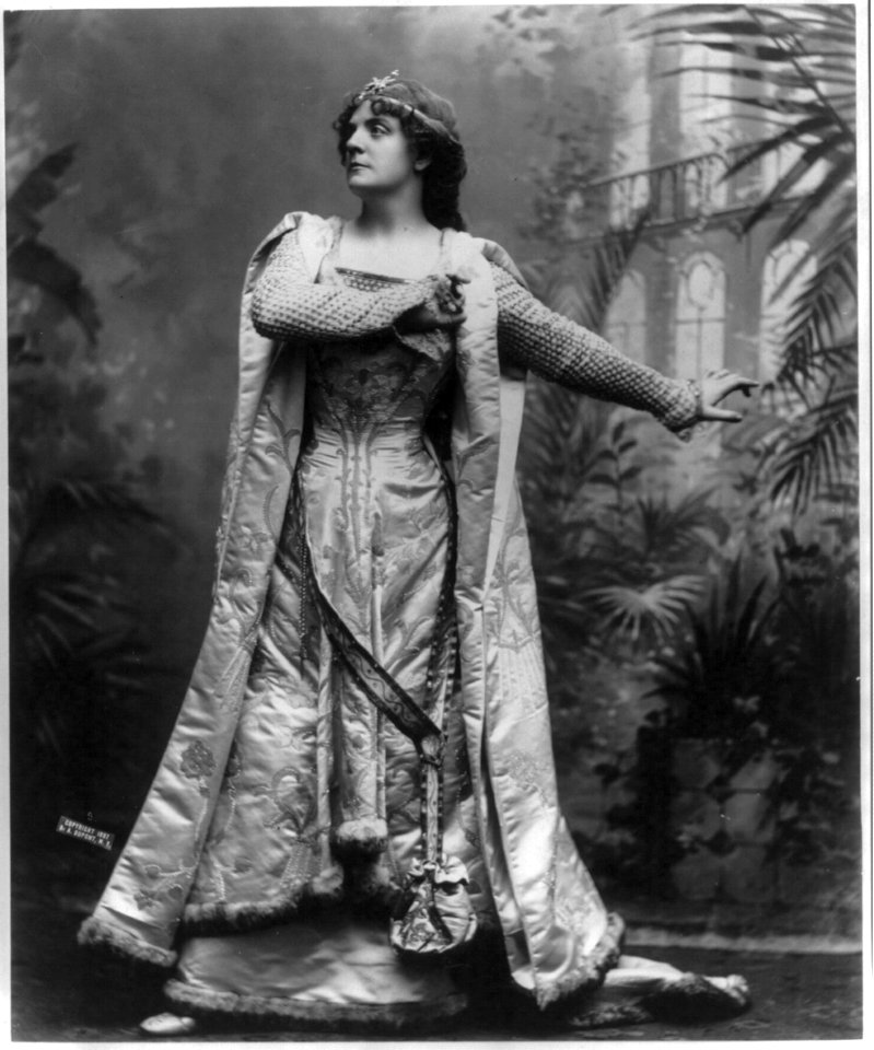 Ada Rehan, 1860-1916, full length, standing, facing left; in costume. Orig. surname - Crehan LCCN2005683746