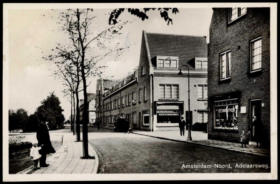 Adelaarsweg vanaf het Kraaienplein. Uitgave J. Sleding, Amsterdam, Afb PRKBB00448000001