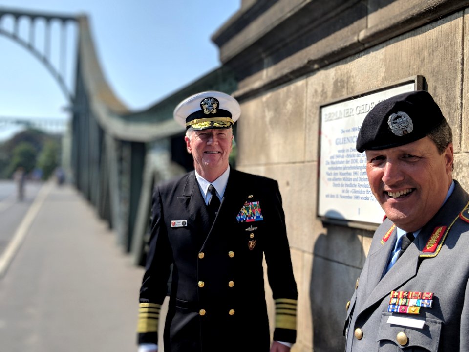 ADM Foggo with LGEN Laubenthal on Bridge of Spies (43452487964)
