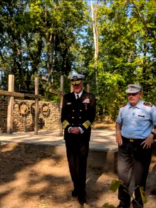 ADM Foggo with LGEN Pfeffer in Grove of Remembrance Potsdam (44122514712)