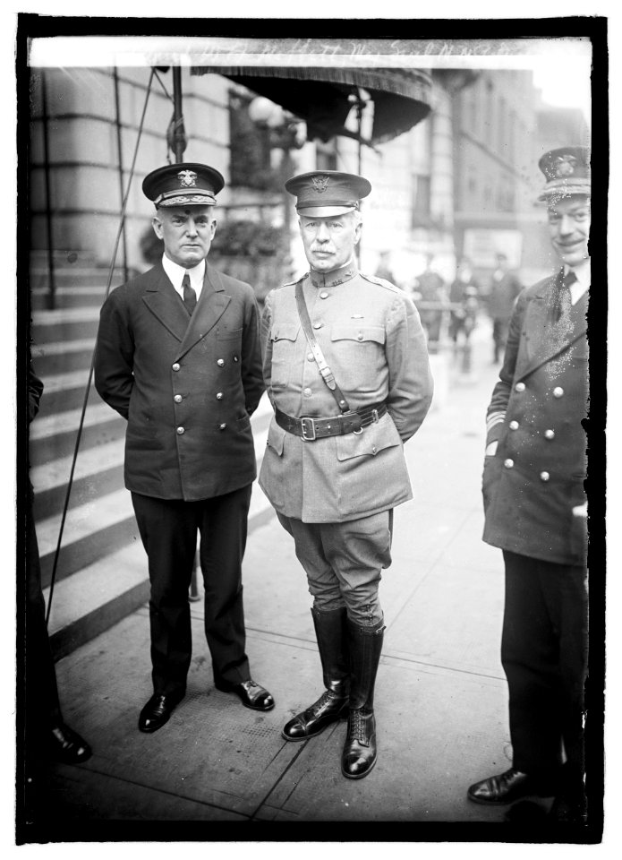 Adm'l W.A. Moffett, Maj. Gen'l M.M. Patrick, 3-27-22 LCCN2016846197