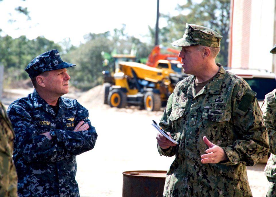 Adm. Bill Gortney visits EODTEU 2 130313-N-JV638-081