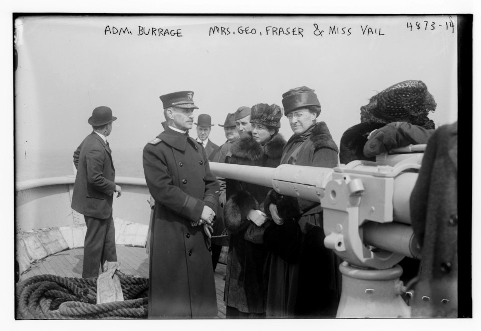 Adm. Burrage, Mrs. Geo. Fraser & Miss Vail LCCN2014708633