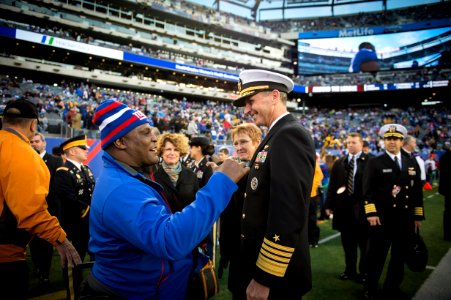 Adm. Greenert at Steelers versus Giants game 121104-N-WL435-562