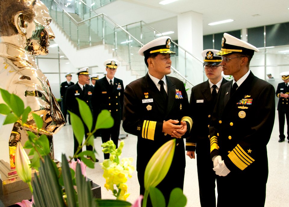 Adm. Haney speaks with the Superintendent of the ROK Naval Academy. (8509276637)