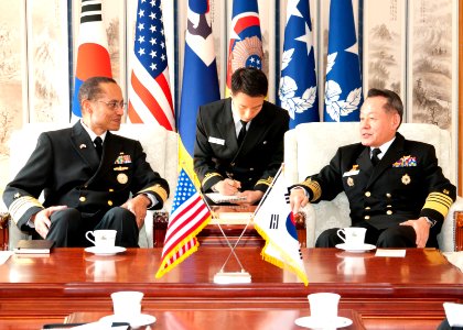 Adm. Haney speaks with ROK CNO Adm. Yoon-hee. (8509276883)