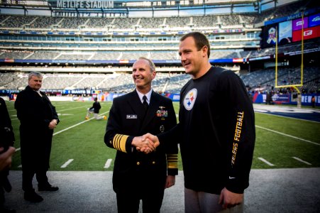 Adm. Greenert at Steelers versus Giants game 121104-N-WL435-481