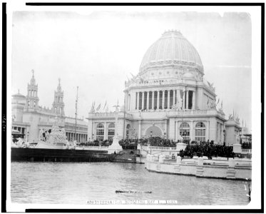 Administration building at World's Columbian Exposition, Chicago, on opening day, May 1, 1893 LCCN93506477